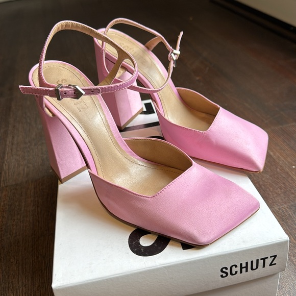 Rylie Satin Pump - Picture 8 of 8